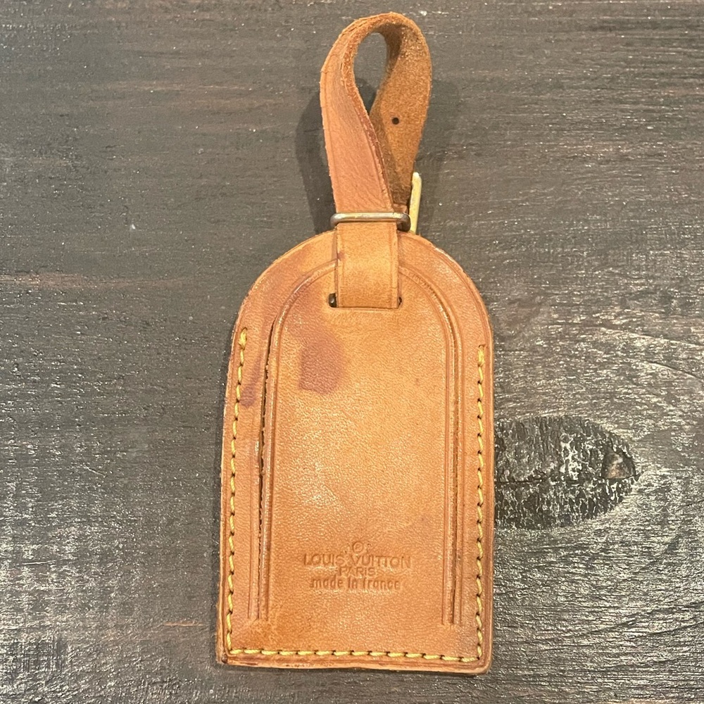 Louis Vuitton. Luggage Tag